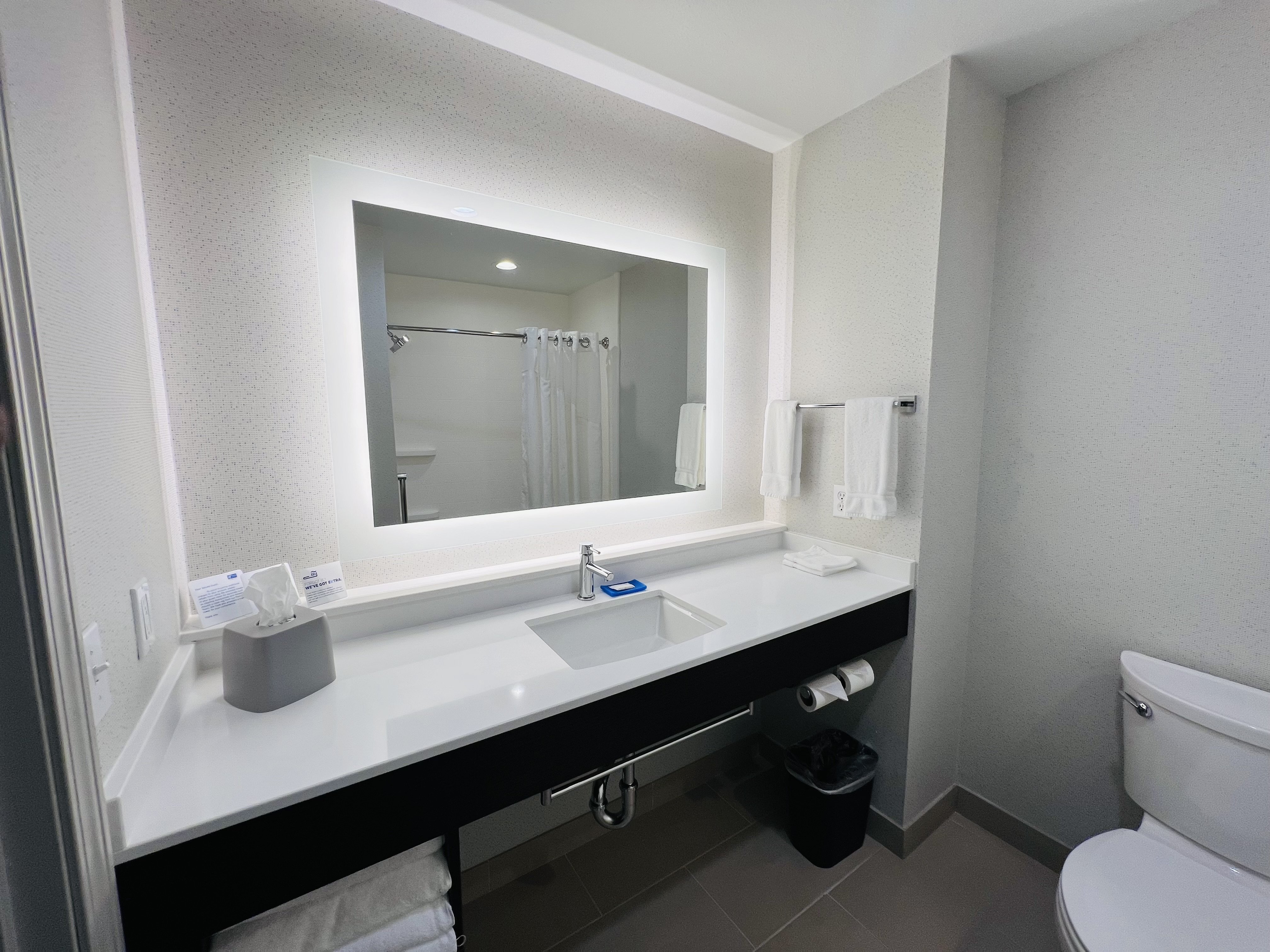 Holiday Inn Express Hotel Suites Salinas 66/69