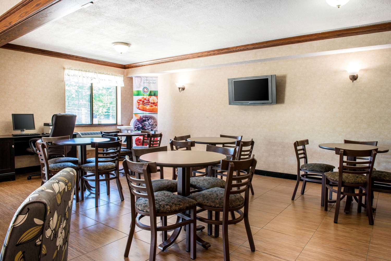 Quality Inn Meadville, PA 23/27