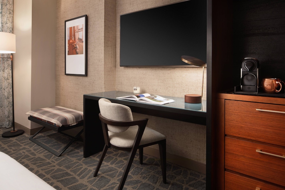 Hotel Distil Autograph Collection 75/82