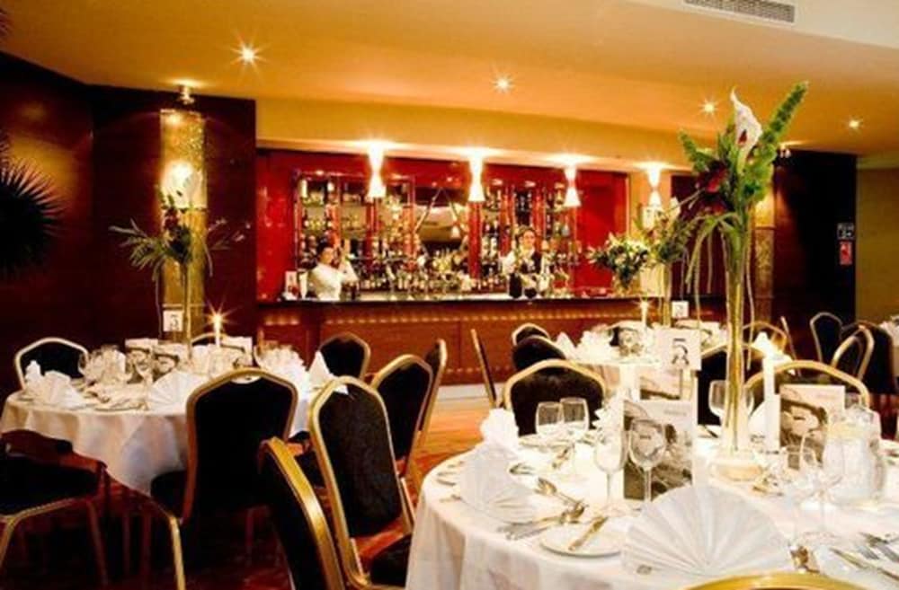 Bracken Court Hotel 41/60