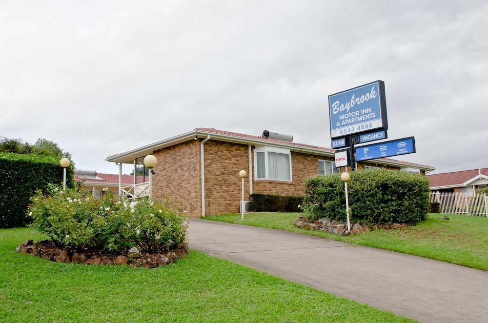 Baybrook Motor Inn & Apartments 33/34