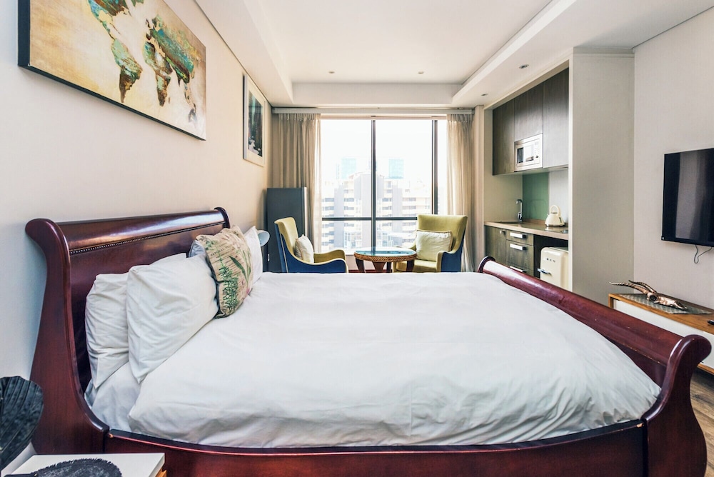 Sandton Skye Unit 702 15/50