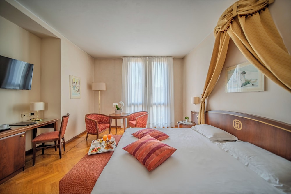 Junior Suite, Single