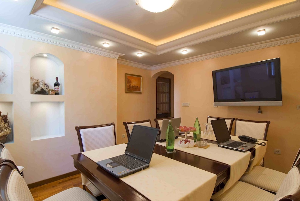 Marco Polo Boutique Hotel 43/52