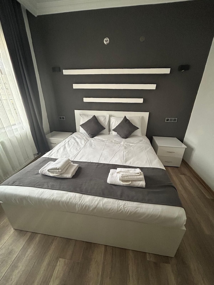 1 BEDROOM, COMFORT, CITY VIEW