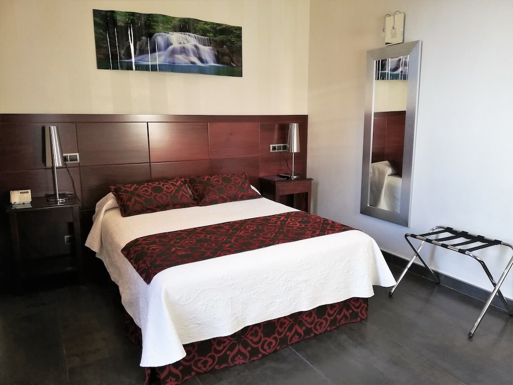 LB Lebrija Hotel & Terrace 24/65