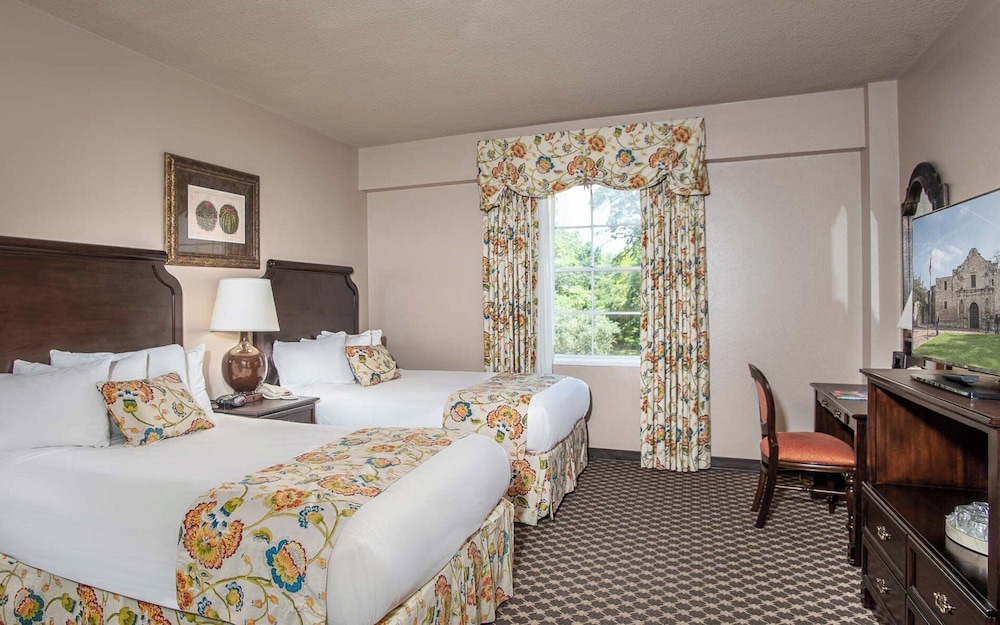 CLASSIC, 2 QUEEN BEDS