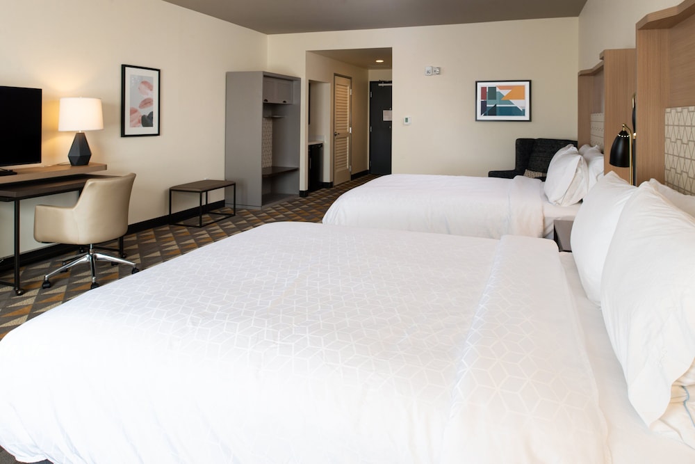 Holiday Inn Suites Idaho Falls 16/75