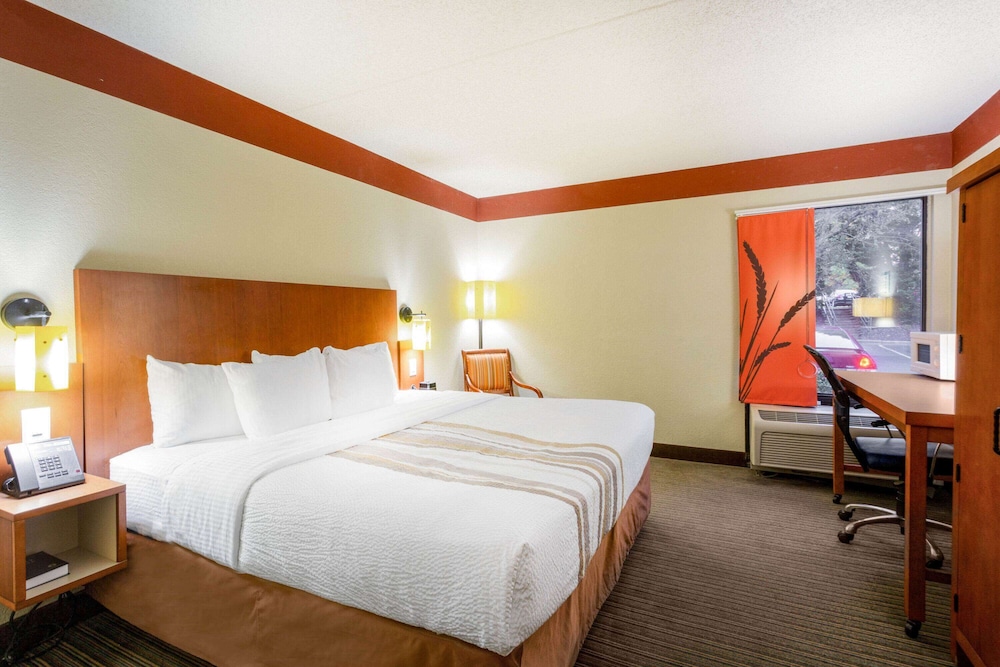 Spark by Hilton Charlotte Airport North 16/37