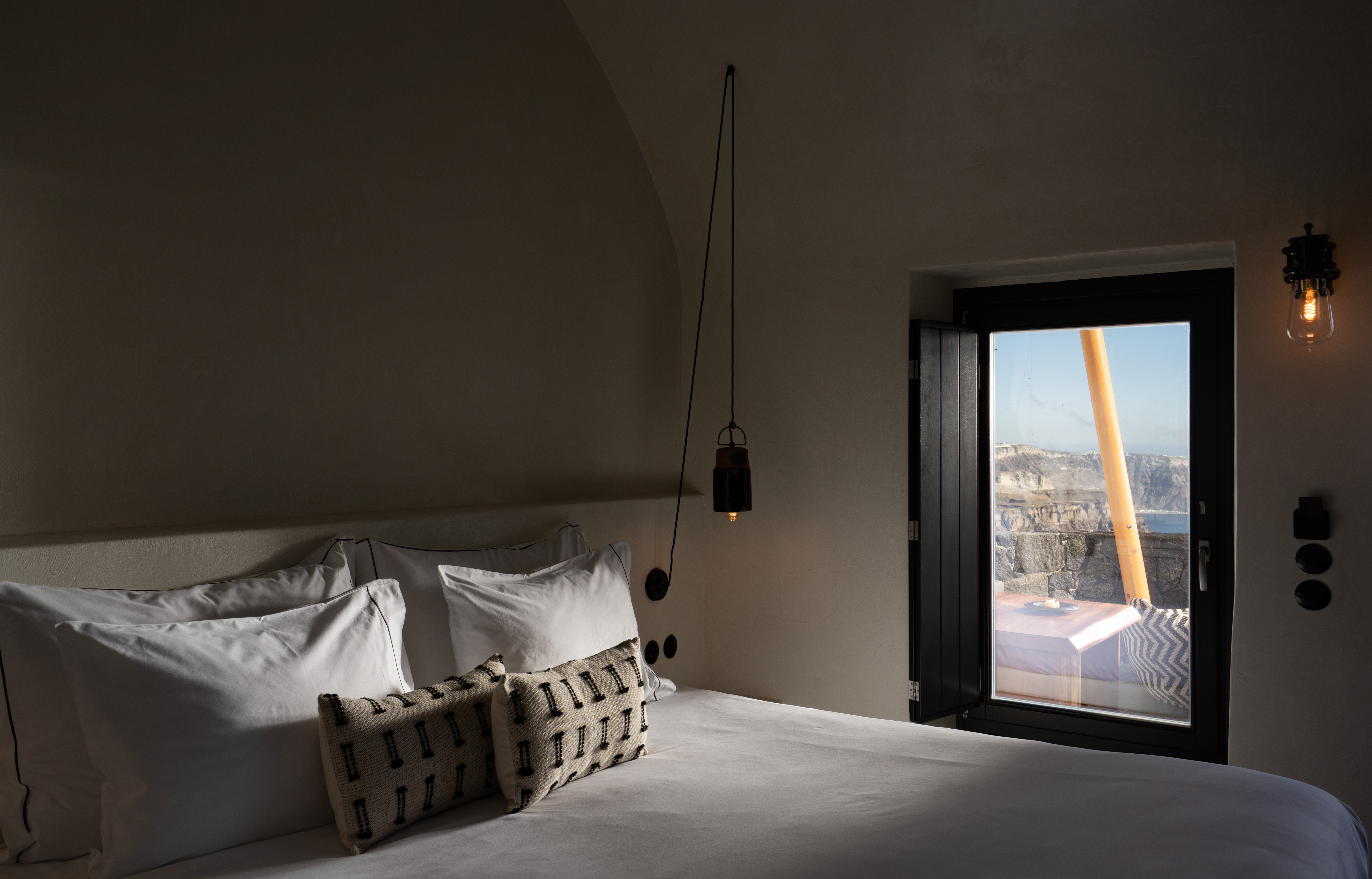 Cave, Honeymoon