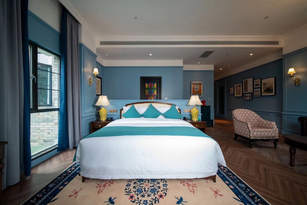 Premium, King Bed, Courtyard View, Sofa