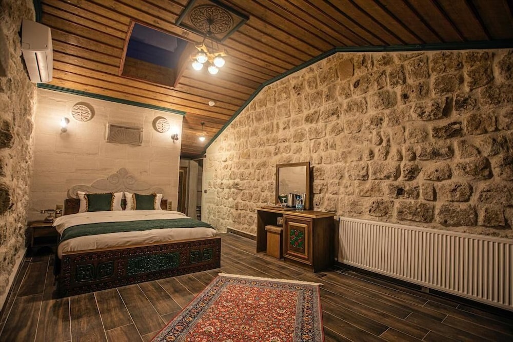 Ada Cave Suites 24/50