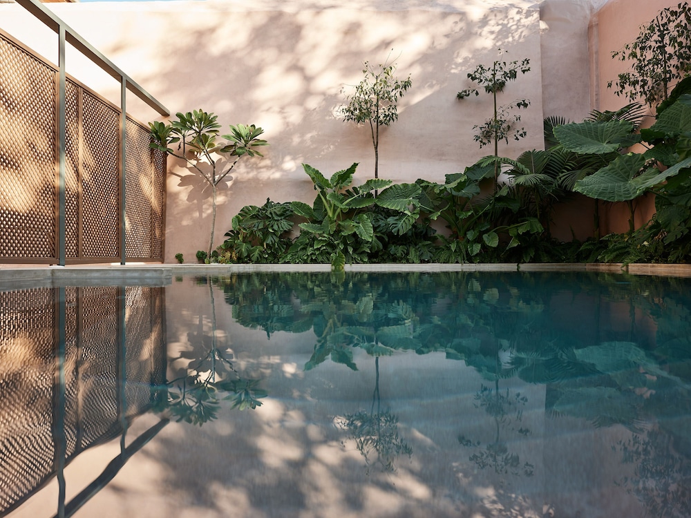 Domus Blanc Boutique Hotel 33/60