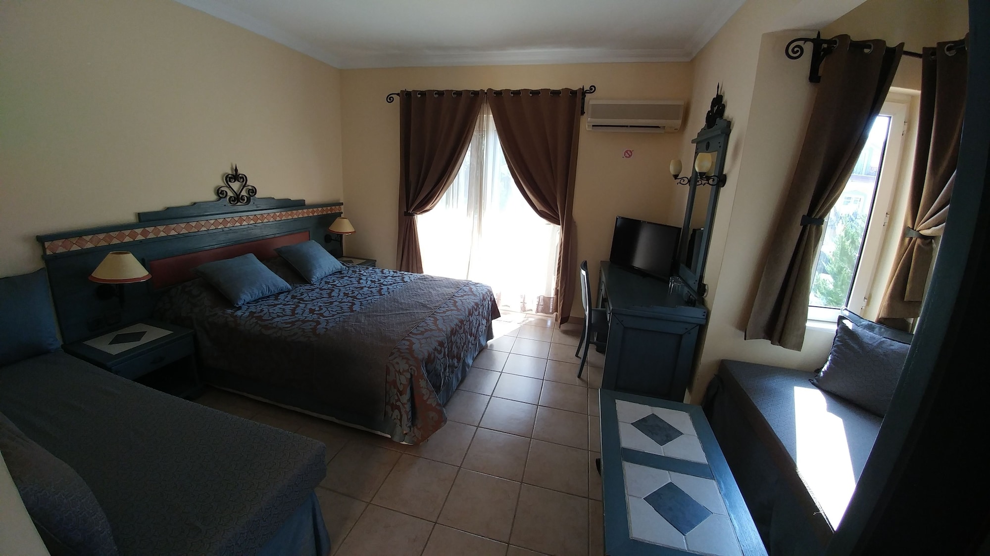 1 BEDROOM, STANDARD, TRIPLE