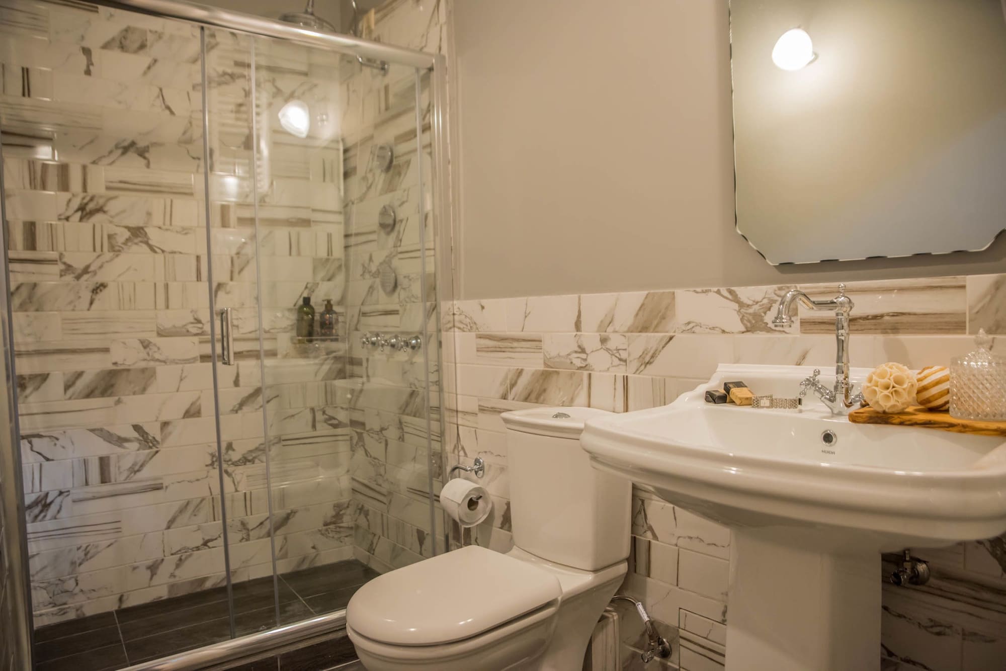 1 Bedroom, Suite, Queen Bed, Executive Level, Balcony، Kyria Boutique House 3/3