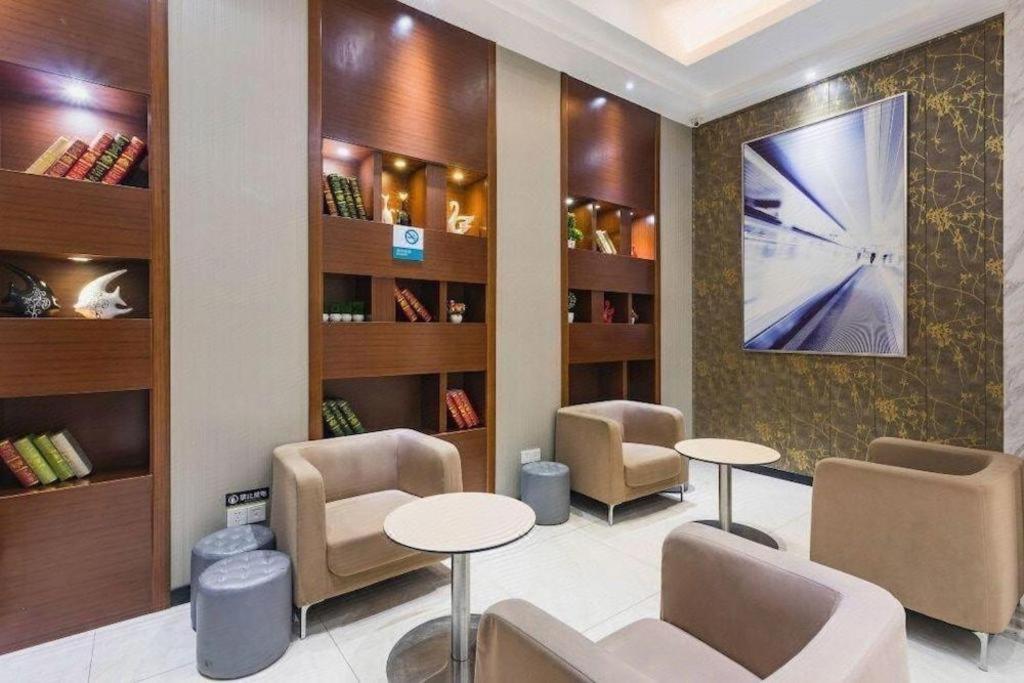 City Comfort Inn (Guangzhou Tiyu West Road Metro Station) 35/48