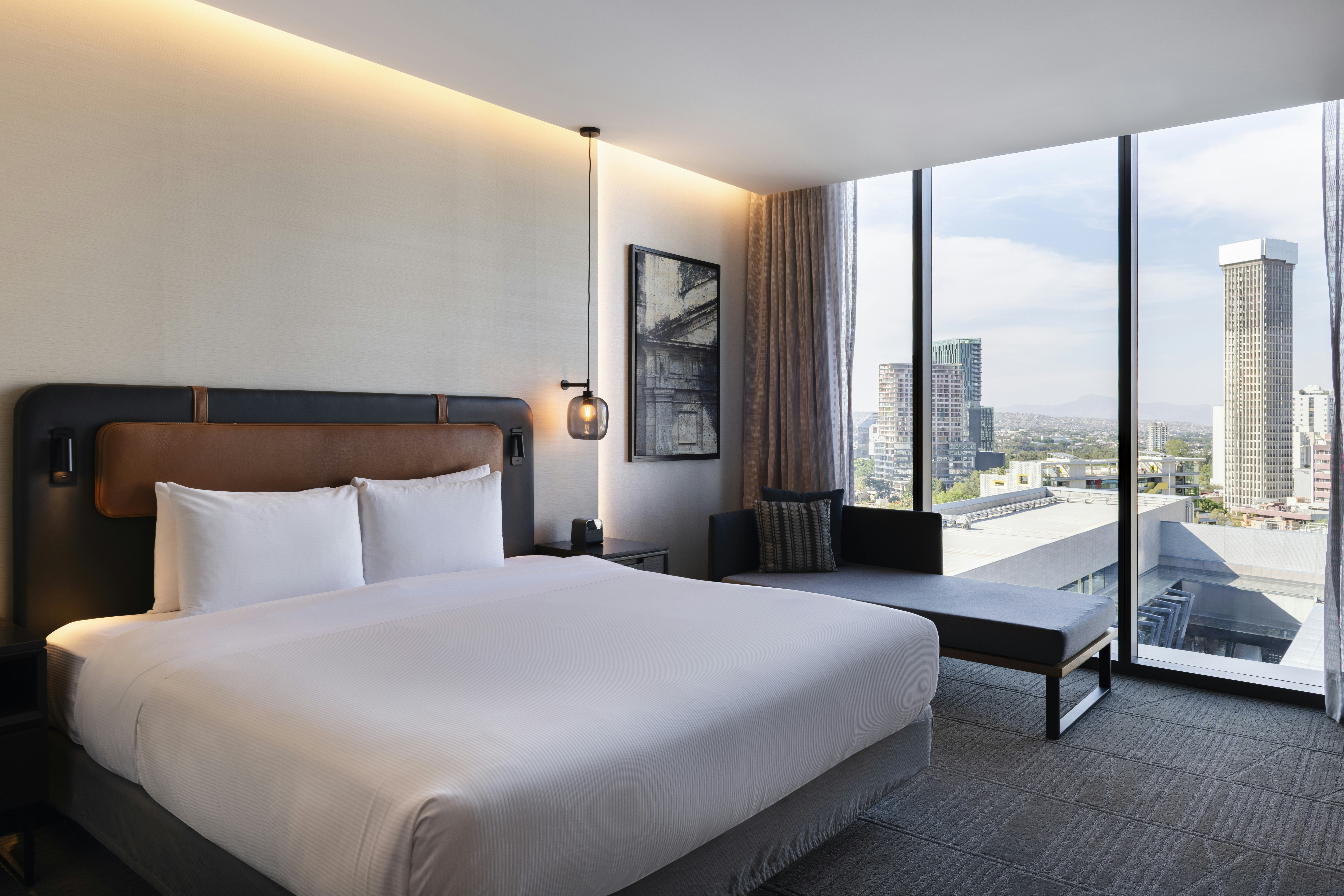 ROOM, KING BED, EXECUTIVE LEVEL