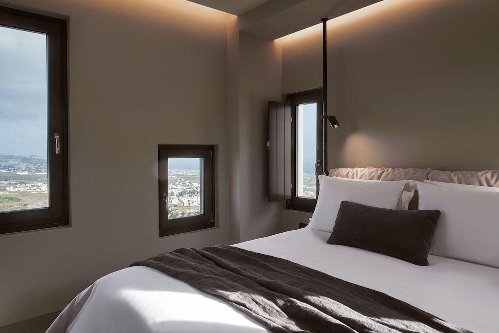 Apikia Santorini Suites - Adults Only 13/85