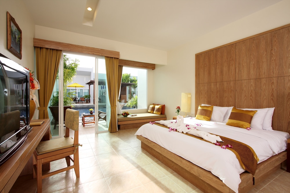 Blu Pine Villa and Pool Access 7/41