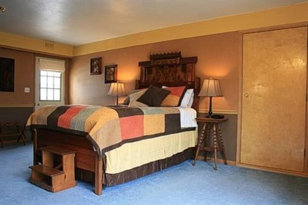 at the Waters Edge Bed &amp; Breakfast 14/61