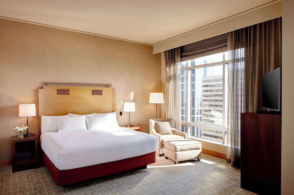 EMERALD, SUITE, KING BED