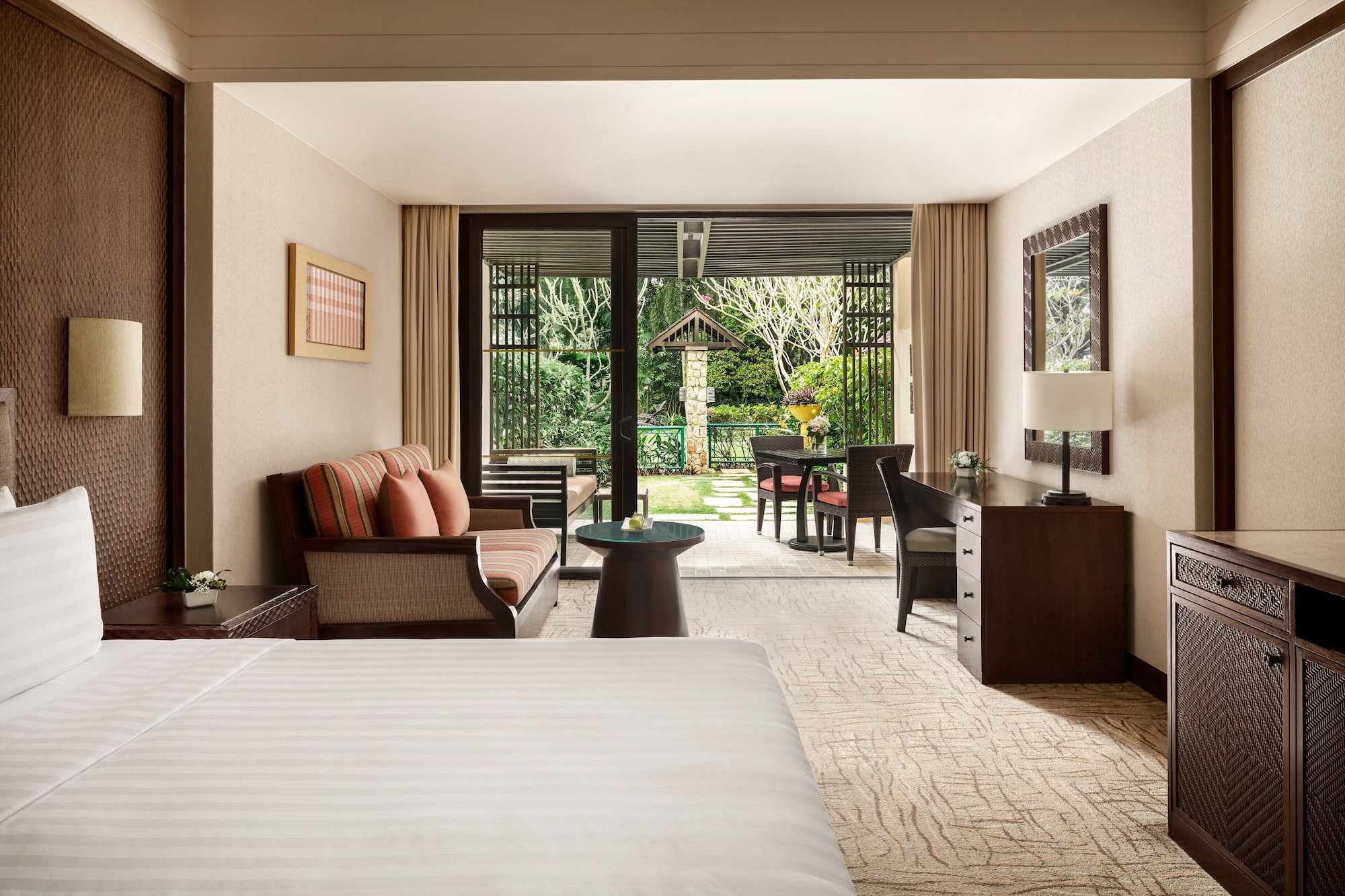 DELUXE, KING BED, RASA WING