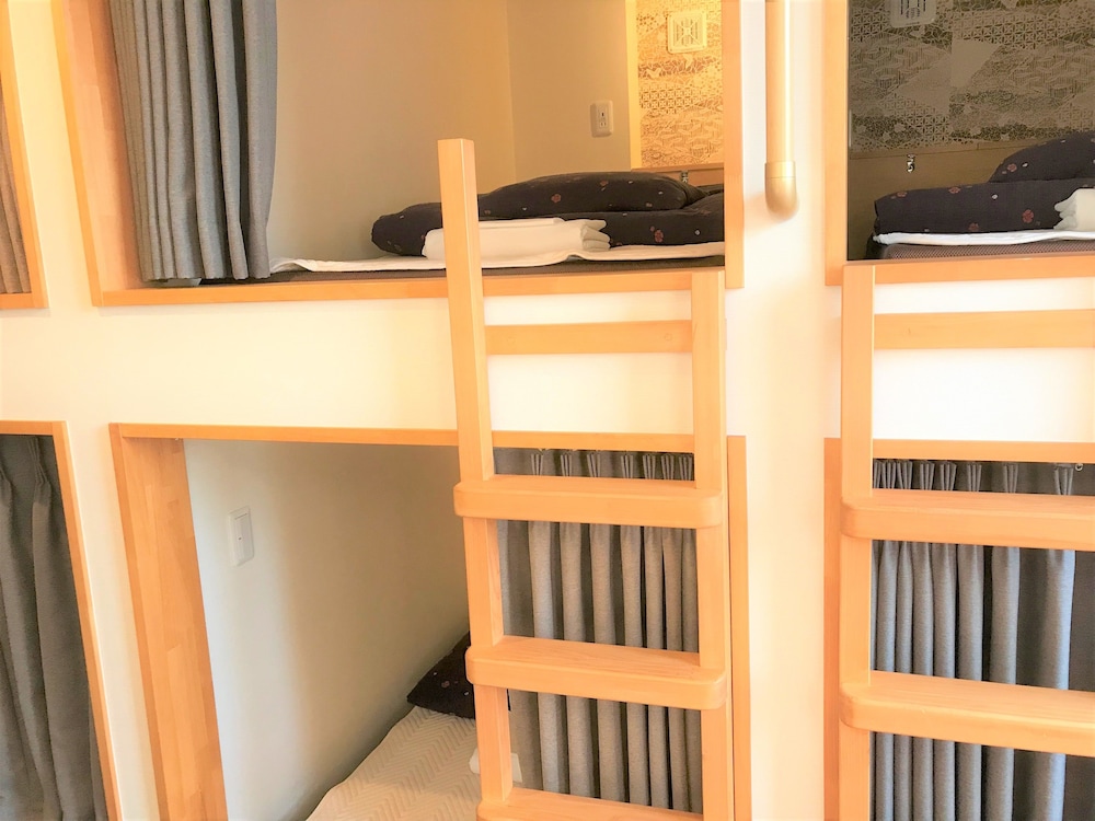 Mixed Dorm, Cabin, Single, Shared Bathroom