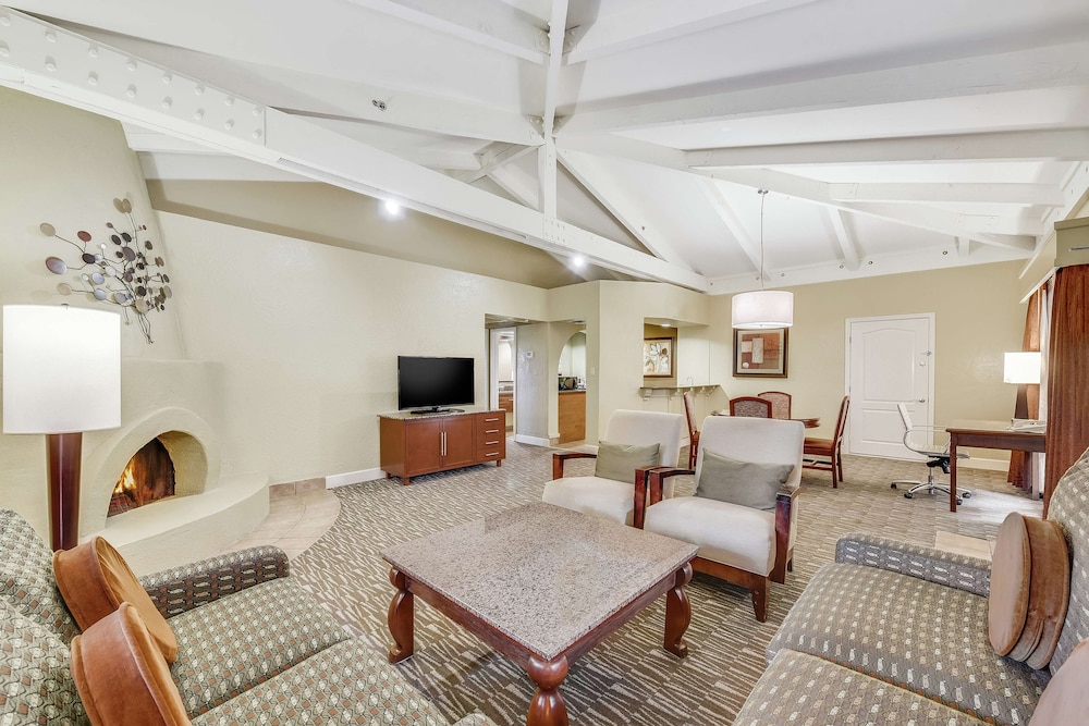 Hilton Phoenix Tapatio Cliffs Resort 37/75