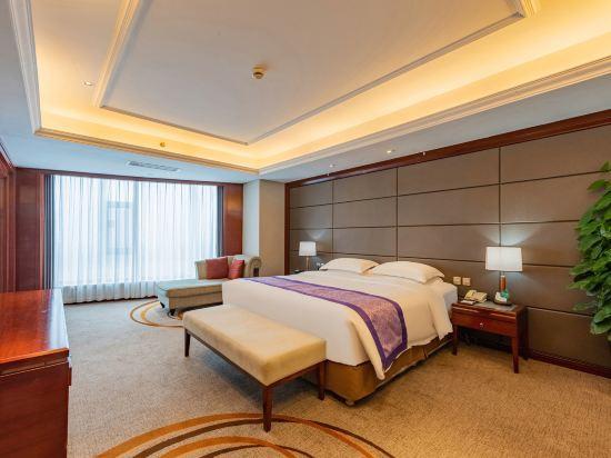 Honeymoon, Suite