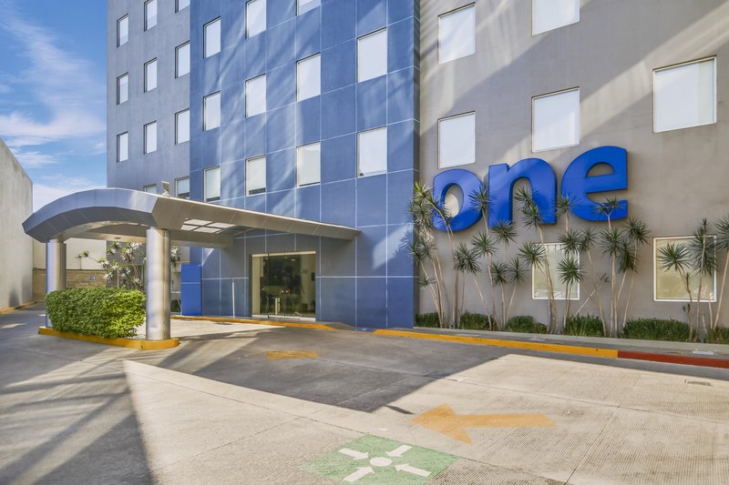 One Leon Poliforum 37/40