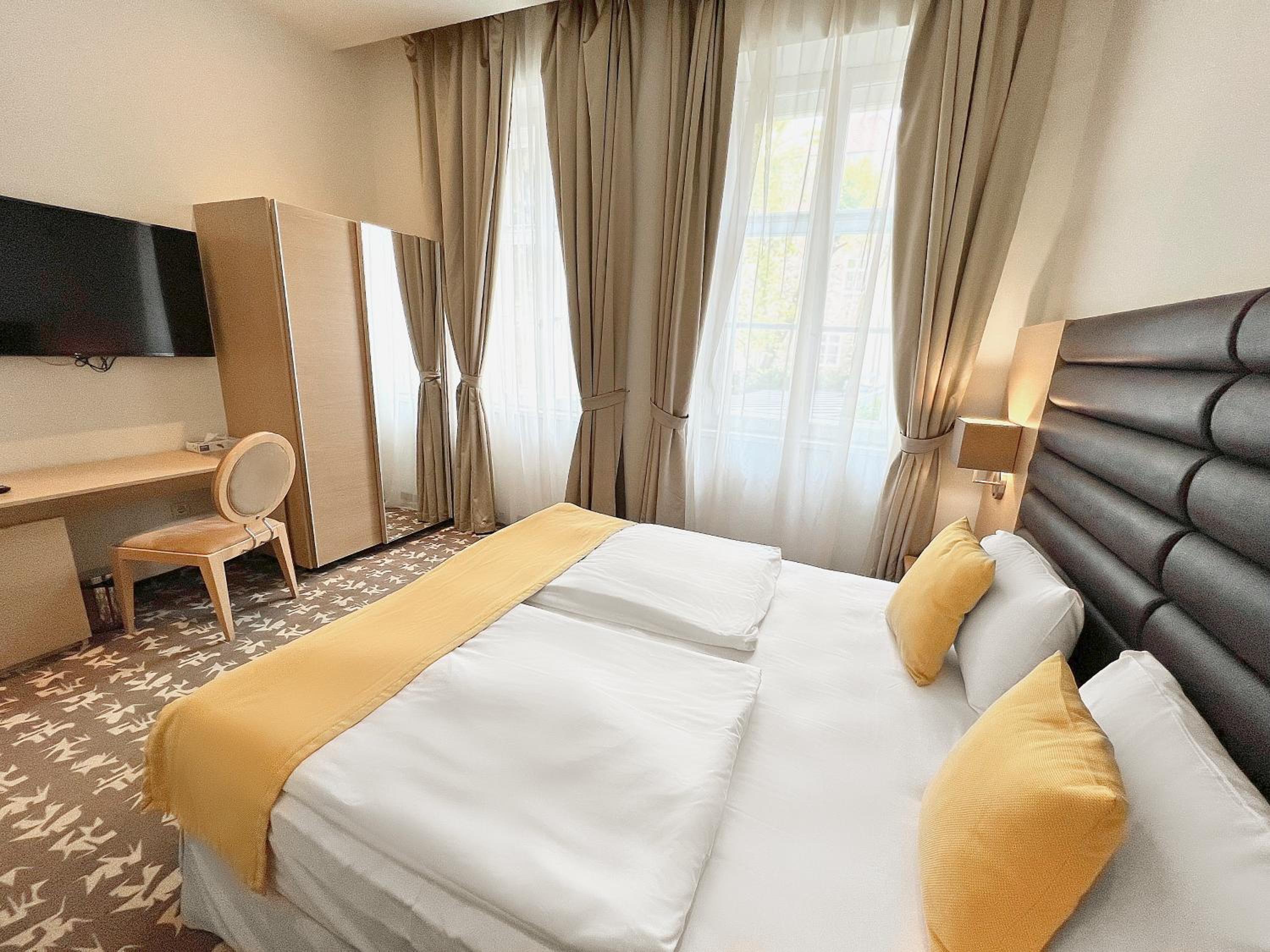غرفة قياسية بسرير كوين، Buda Castle Fashion Hotel 4/8