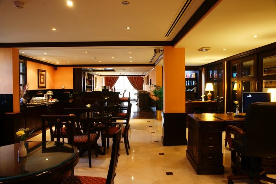 restaurant cafeteria