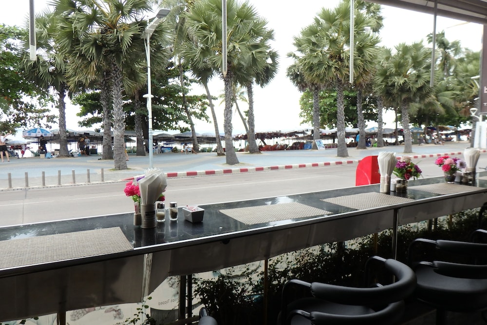 The Beach Front Resort Pattaya 65/87
