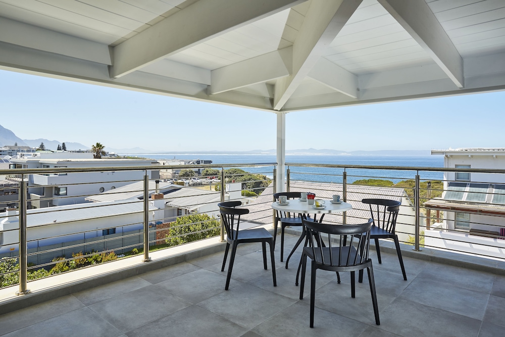 One Marine Drive Boutique Hotel 62/73