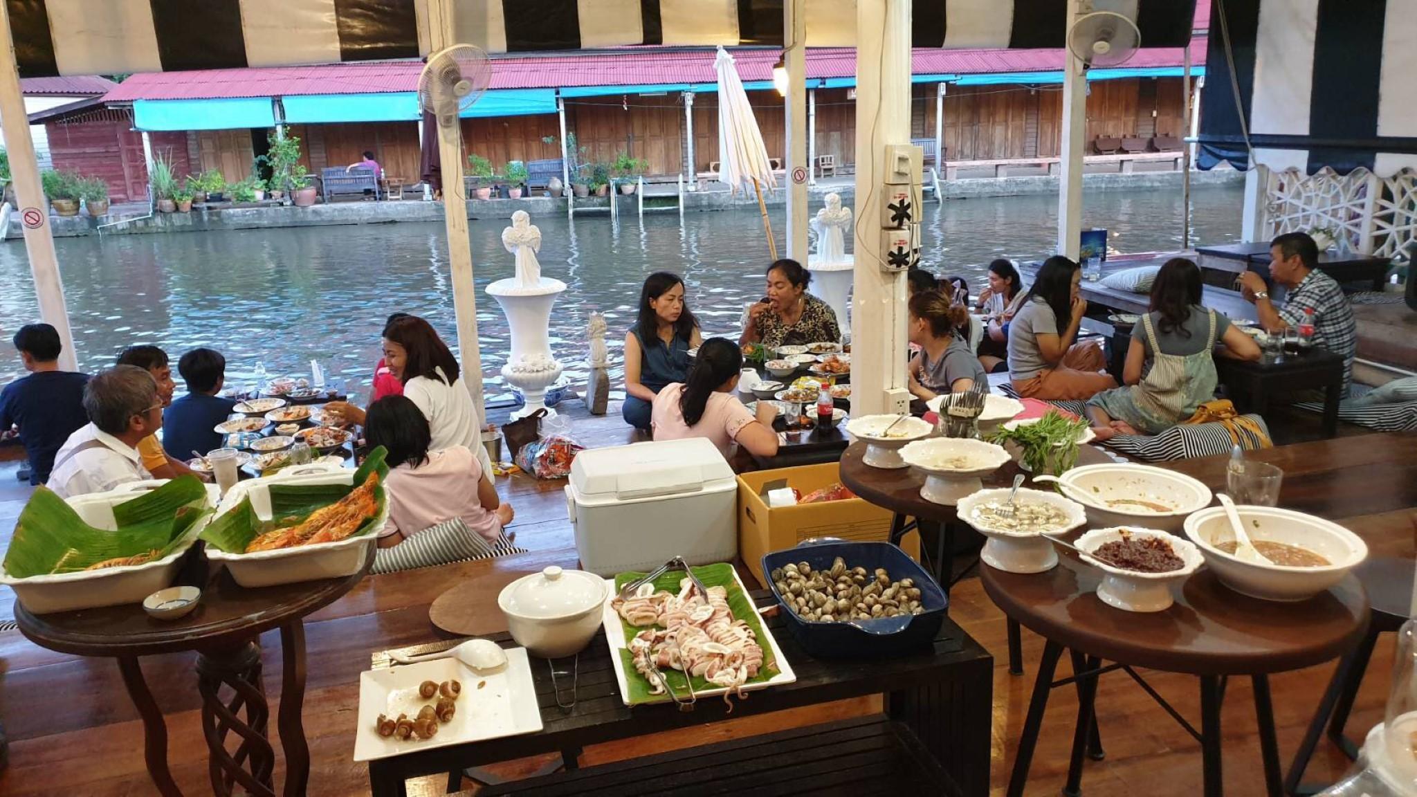 At Casa Guesthouse Amphawa 35/39