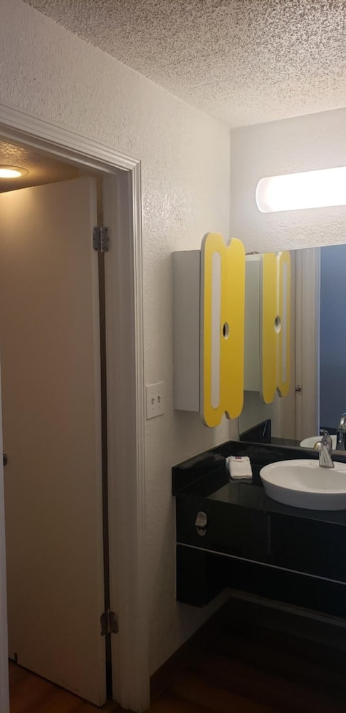 Motel6 Destin, FL 50/51