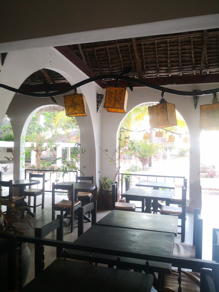 Mambo Ocean Resort 25/50