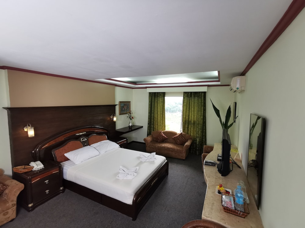 Cebu Hilltop Hotel 15/54