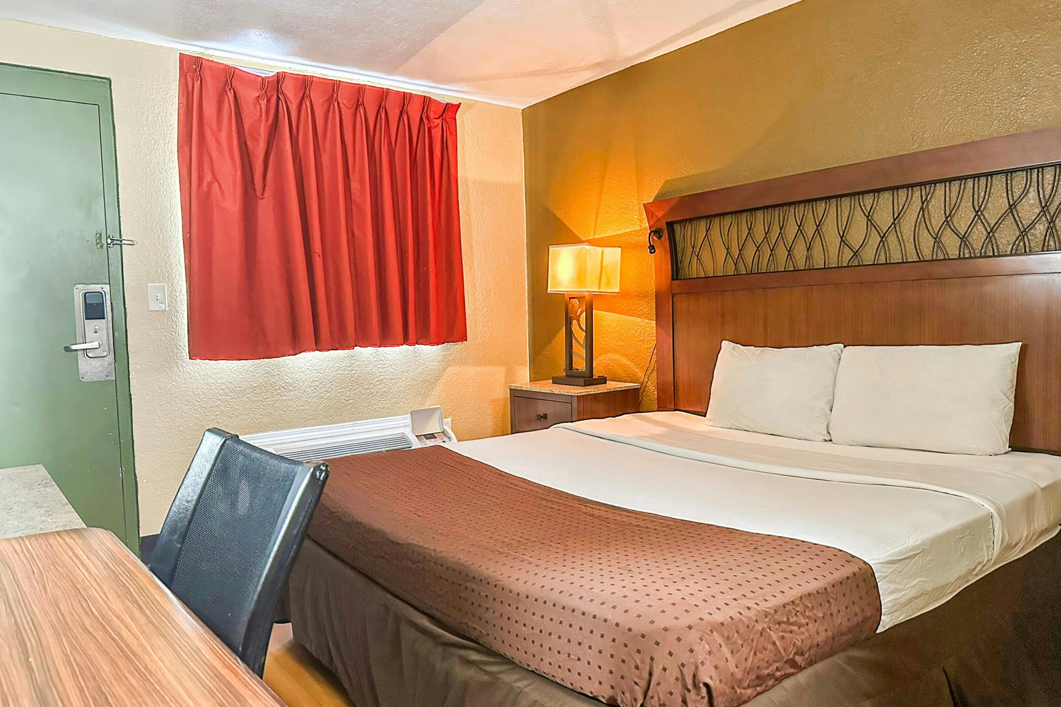 OYO Hotel Mobile AL I-65 at Airport Blvd 23/67