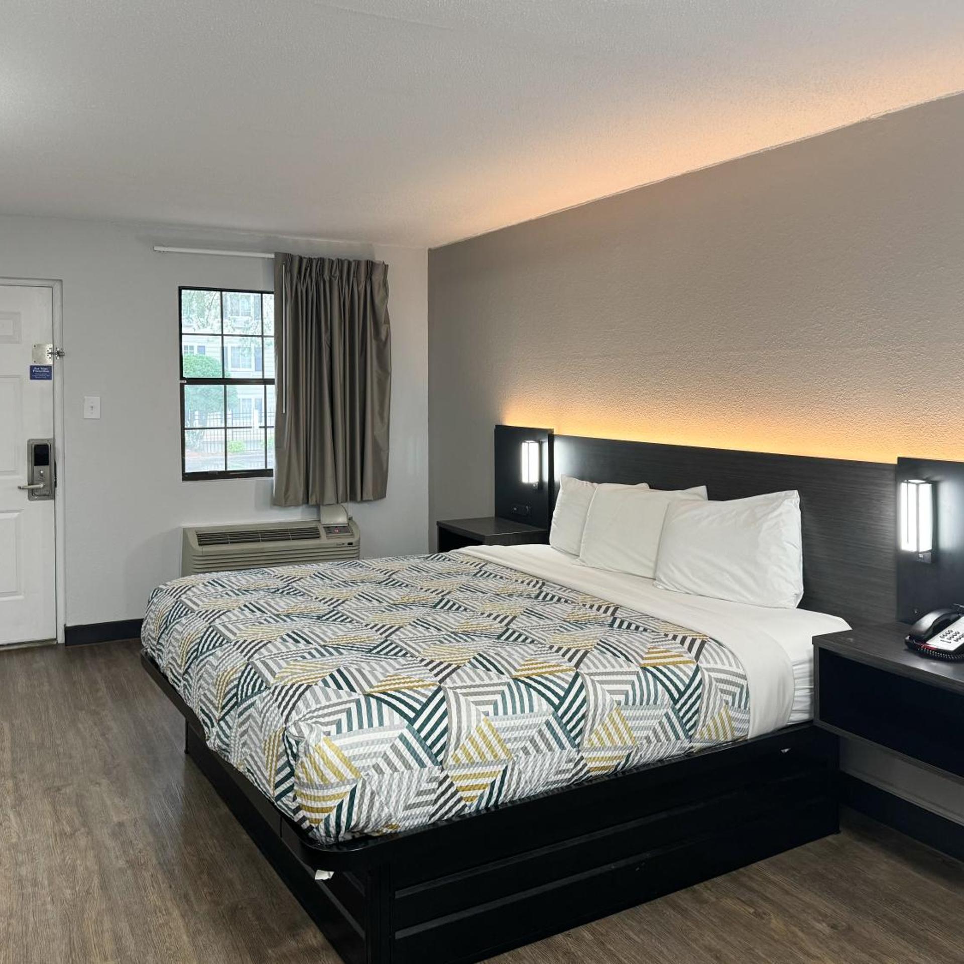 1 King Bed - Smoking, Micfridge