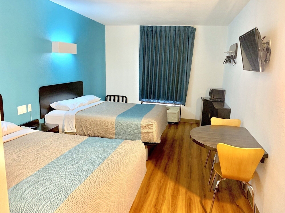 Motel6 Lewisville, TX - Medical City 37/64