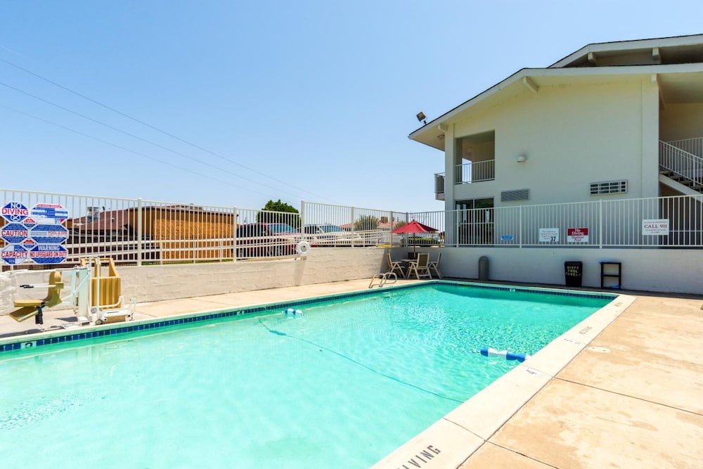 Motel6 Redding, CA - Central 41/47