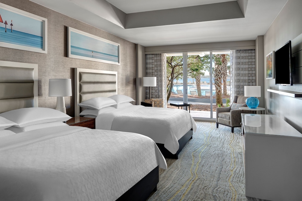 2 Bedrooms, Studio, 1 King or 2 Queen Beds