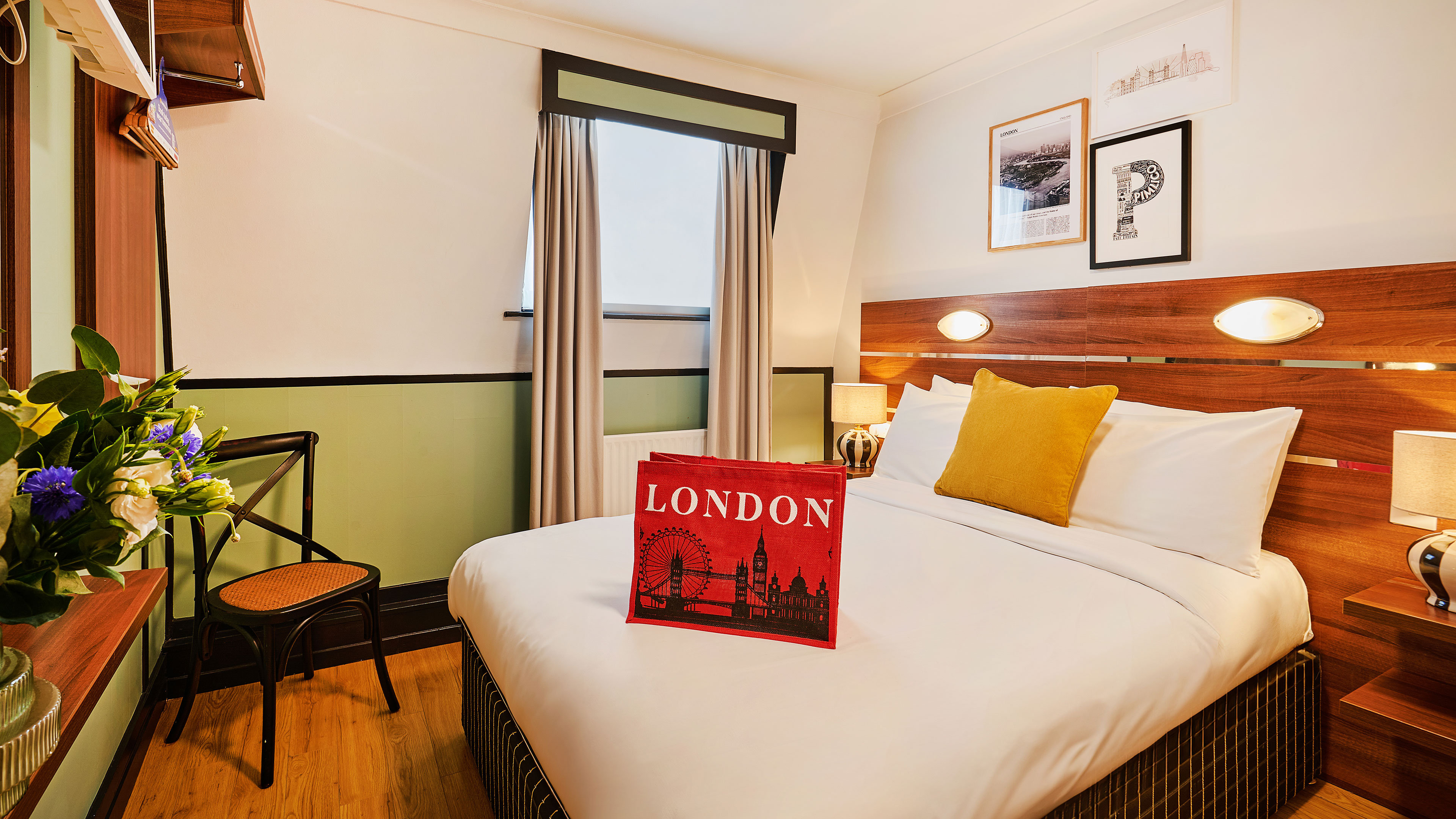 Huttons Hotel, Victoria London 19/63