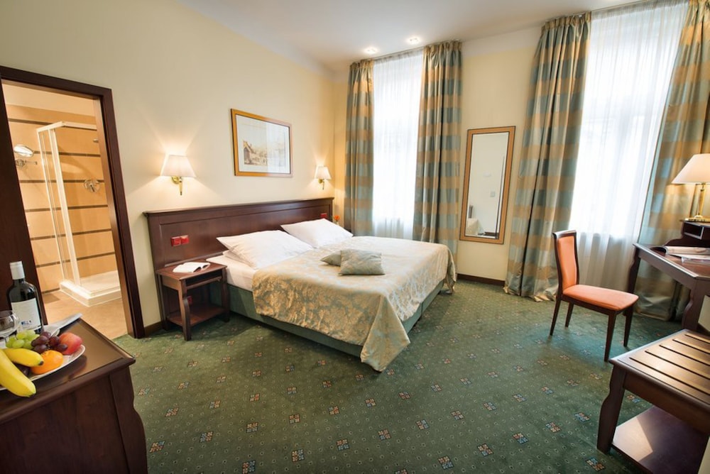 EA Hotel Downtown 17/40