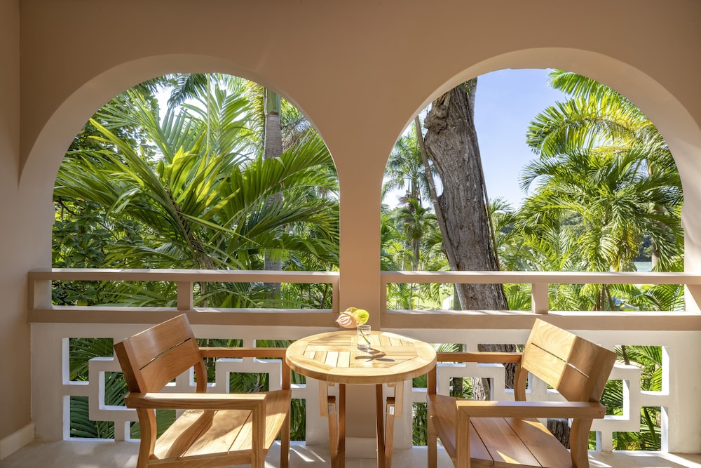 Couples Sans Souci - Adults Only 50/73