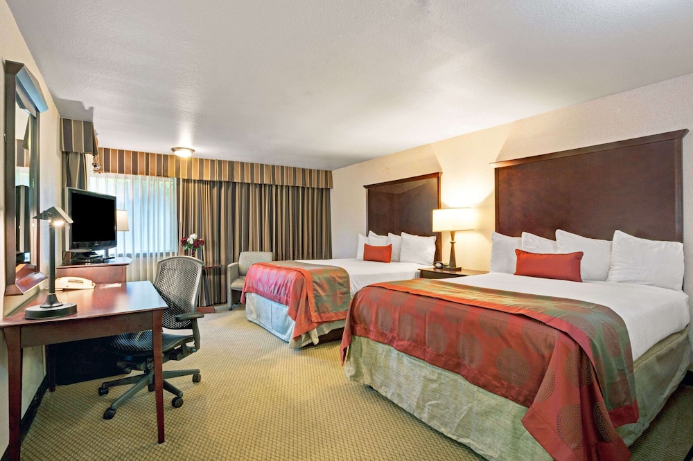 غرفة بسريرين كوين لذوي الإعاقة، Ramada by Wyndham Tukwila Southcenter 2/10