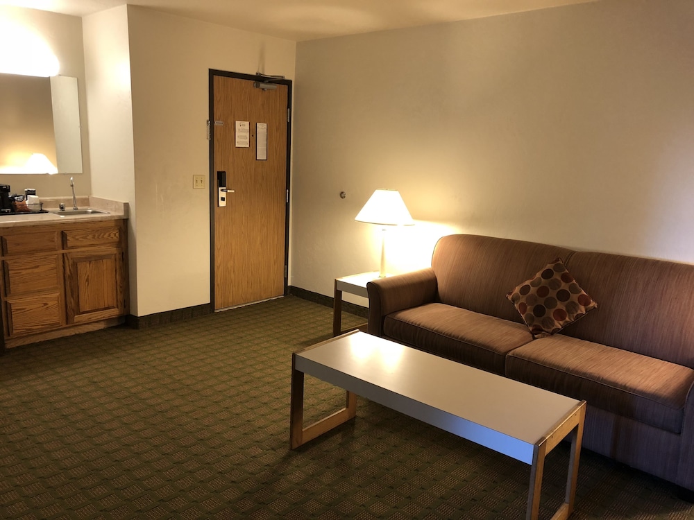 Super 8 By Wyndham Bend OR 32/50
