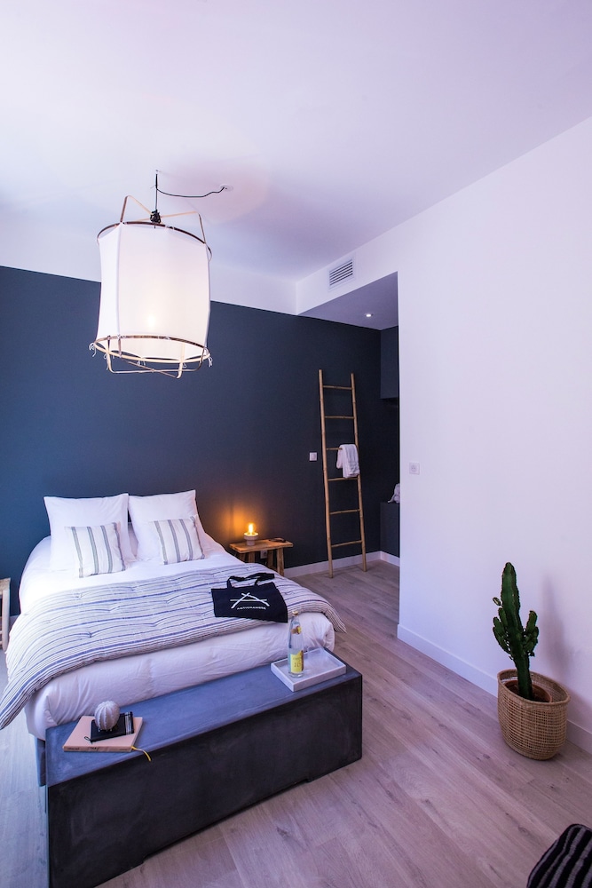 COMFORT, DOUBLE BED, PRIVATE BATHROOM