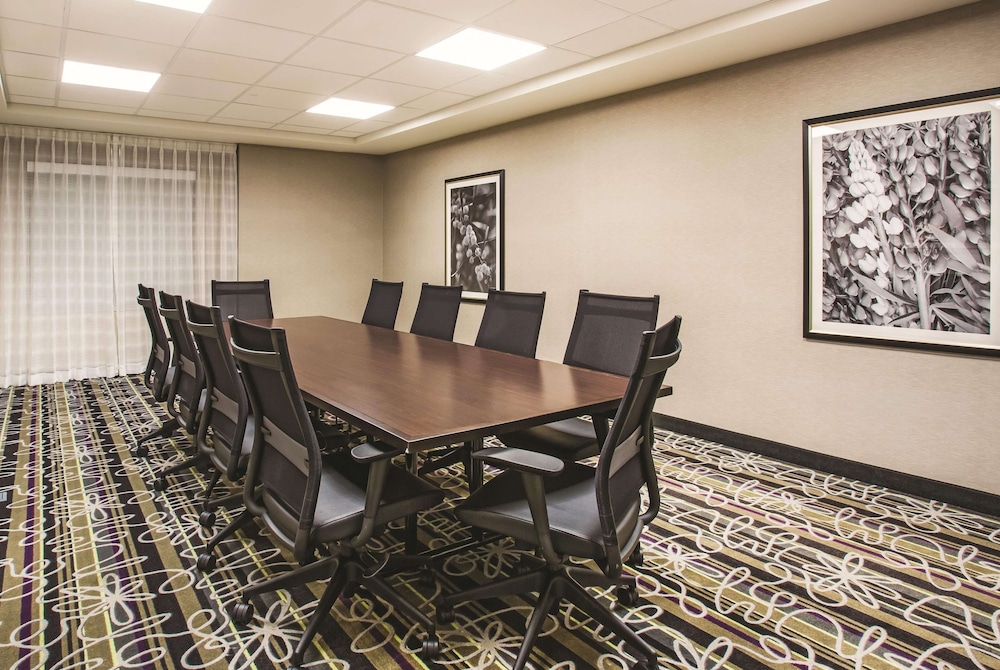 La Quinta Inn And Suites By Wyndham Las Vegas Summerlin Tech 46/49